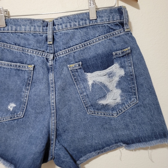 NWT Arizona Jean Co. High Waisted Denim Shorts | Size 11 - Picture 5 of 9